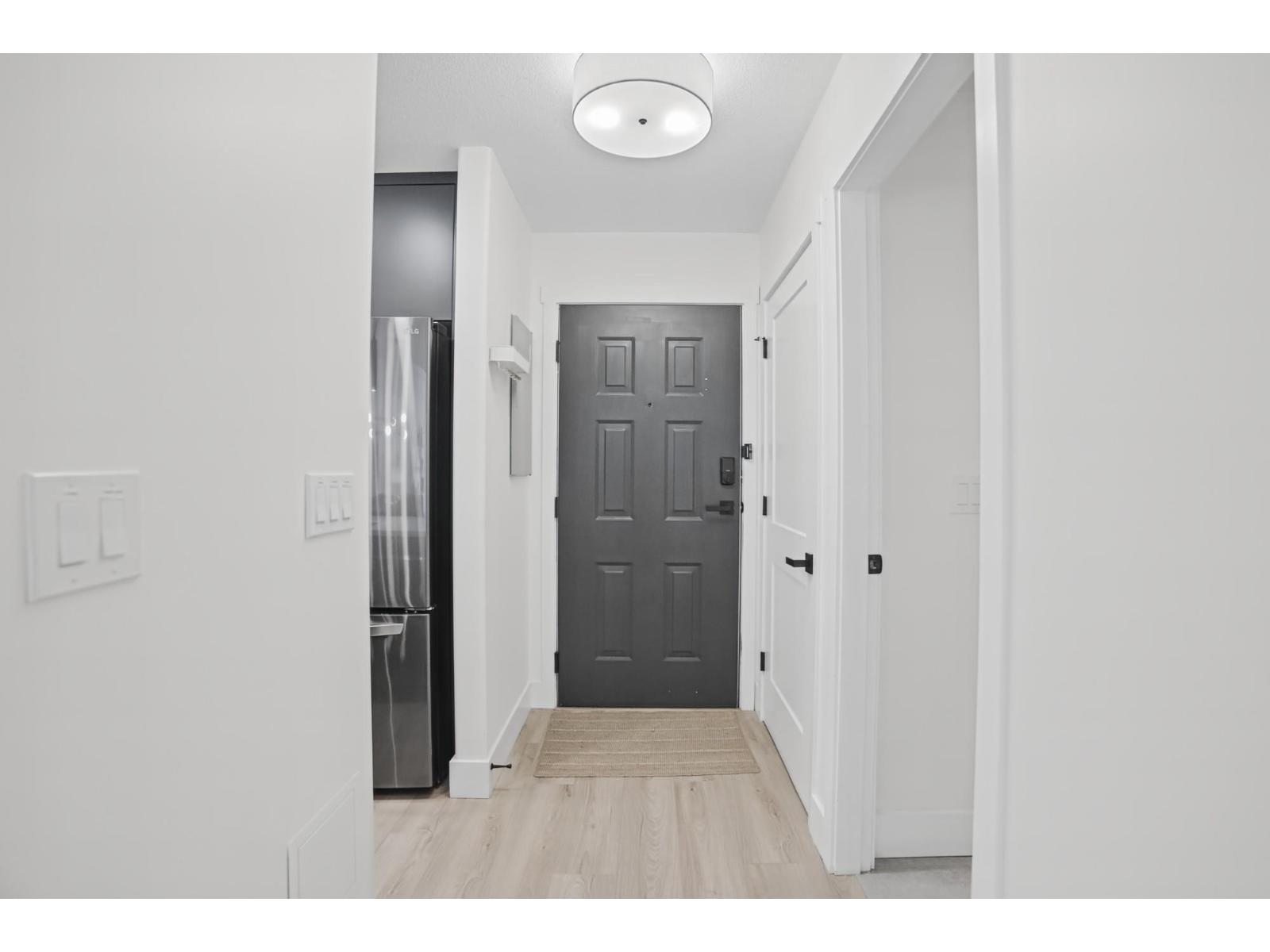 412 328 ESPLANADE AVENUE, Harrison Hot Springs, Harrison Hot Springs - Image 1