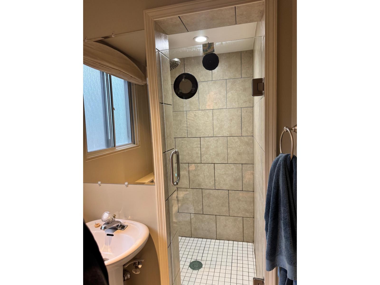 15980 Thrift Avenue, White Rock — photo 15
