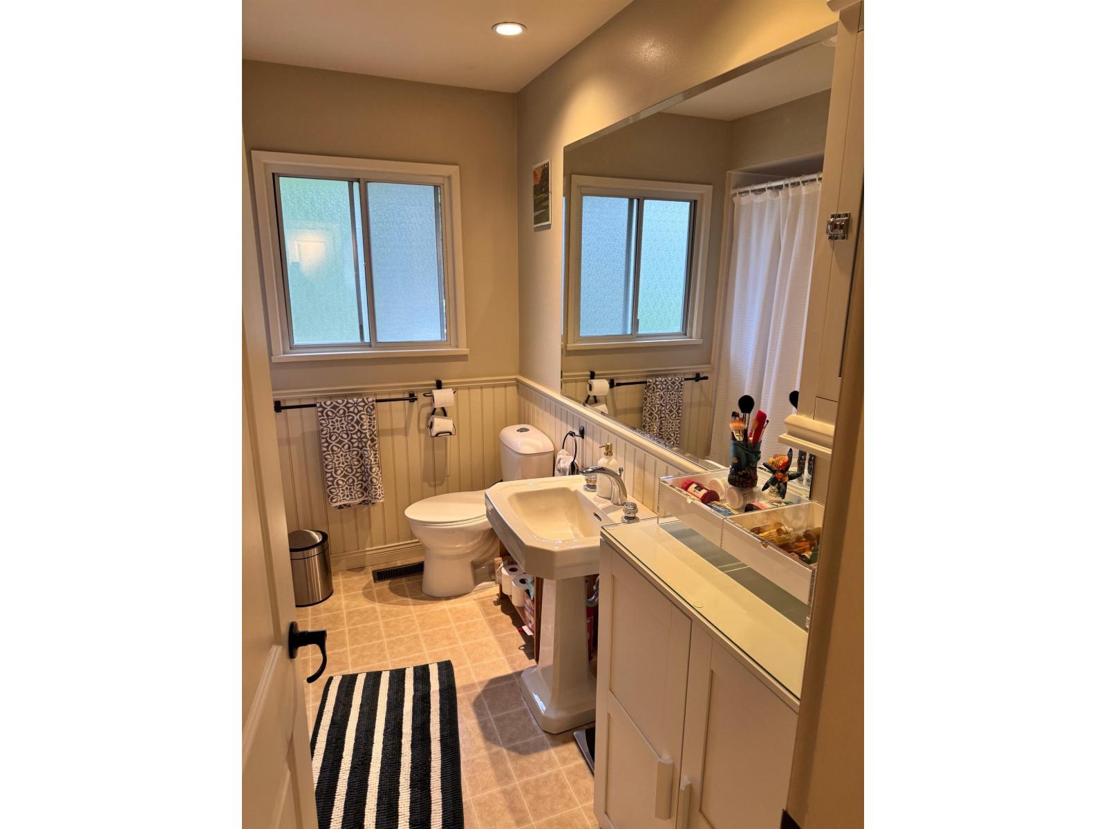 15980 Thrift Avenue, White Rock — photo 13