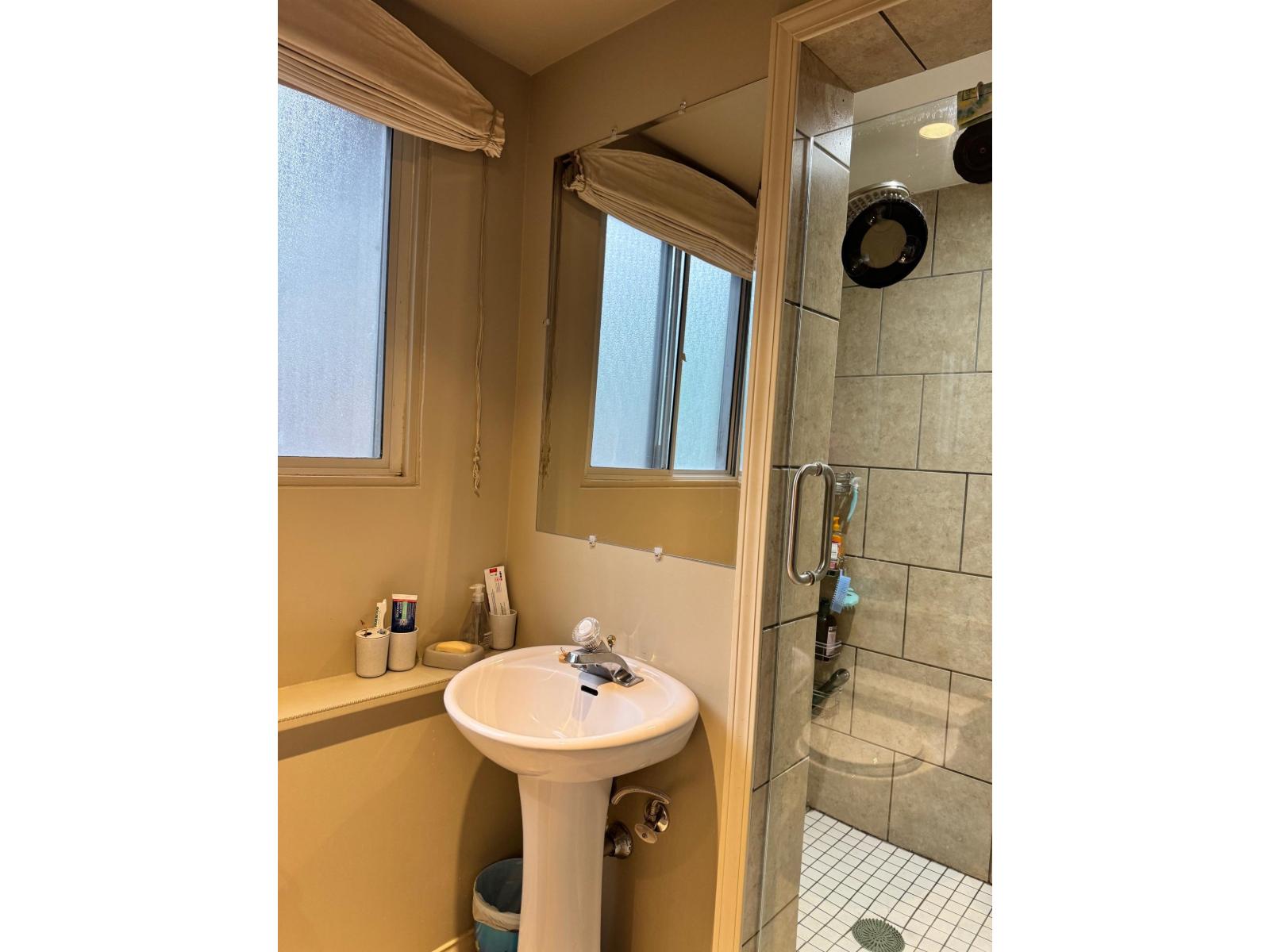 15980 Thrift Avenue, White Rock — photo 16