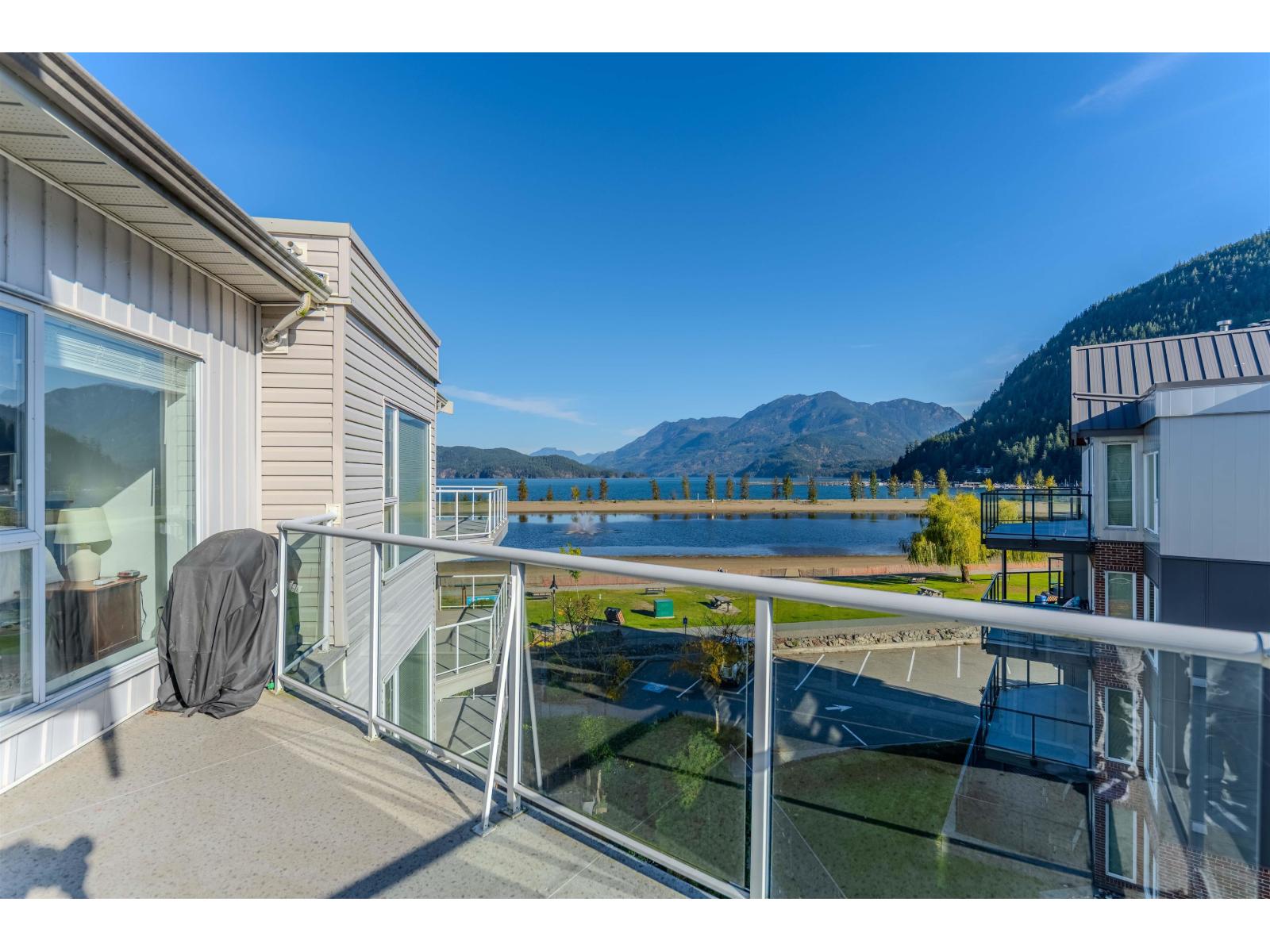412 328 ESPLANADE AVENUE, Harrison Hot Springs, Harrison Hot Springs - Image 1