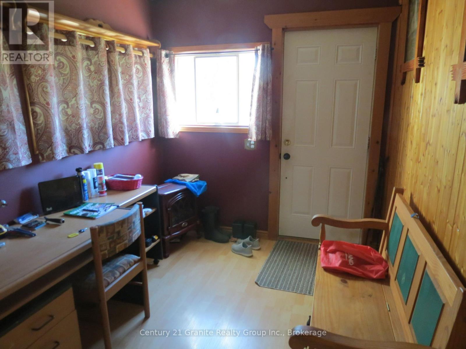 1084 Algonquin photo 2