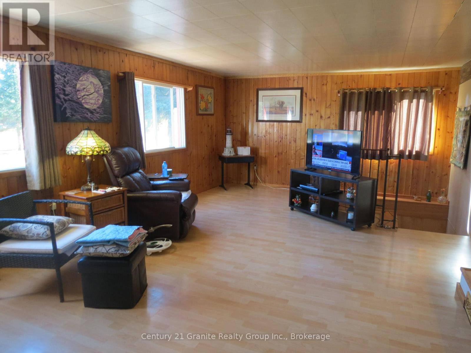 1084 Algonquin photo 4