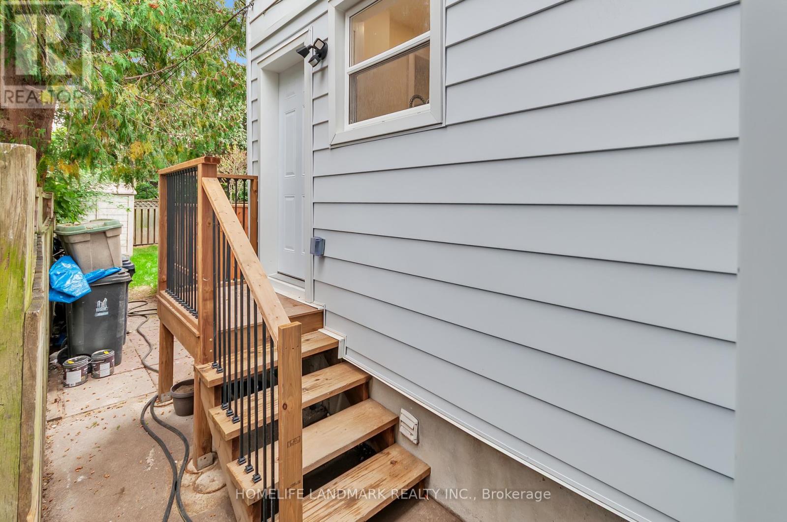 26 QUEENSDALE AVENUE - 32