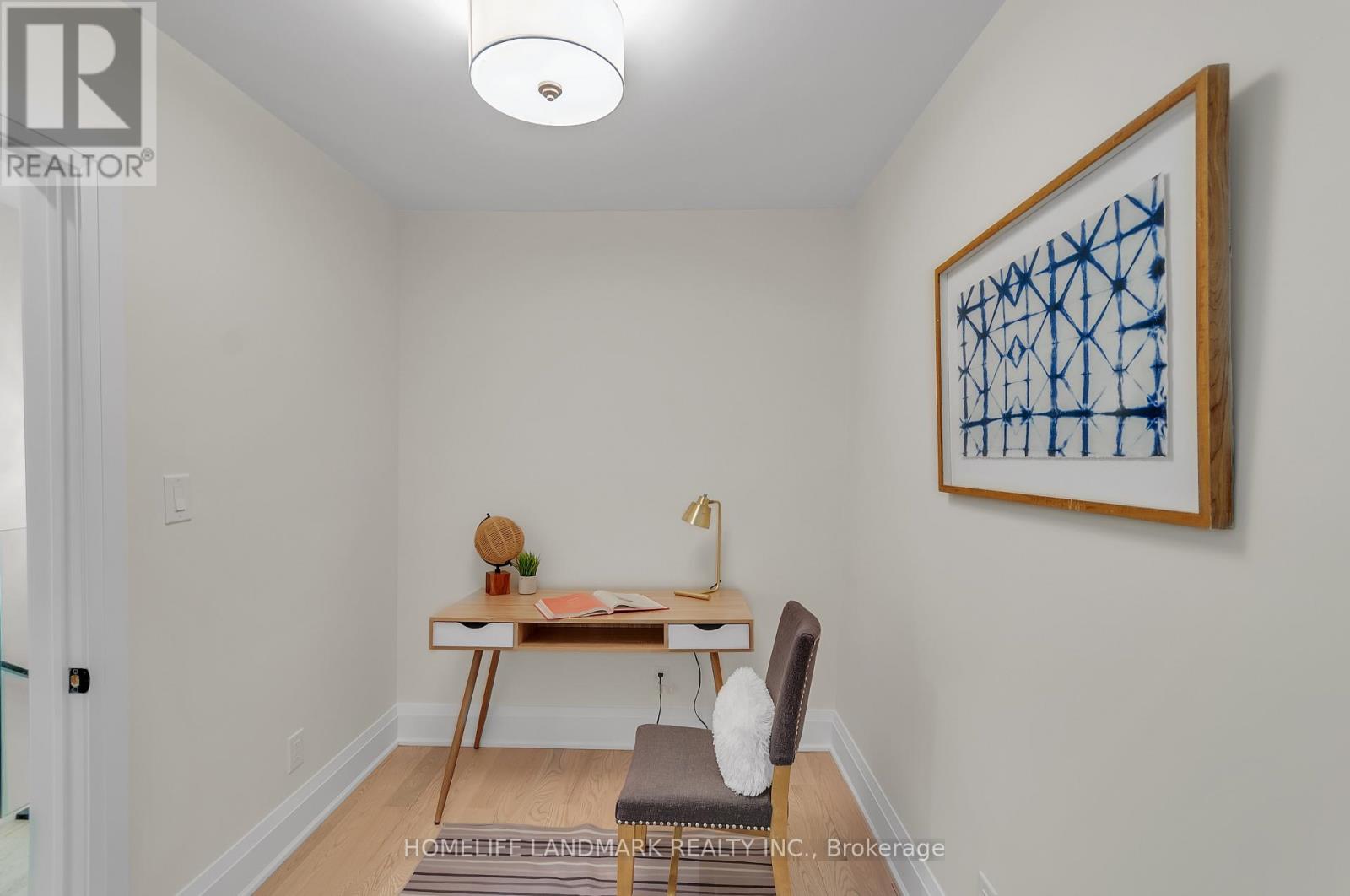 26 QUEENSDALE AVENUE - 37