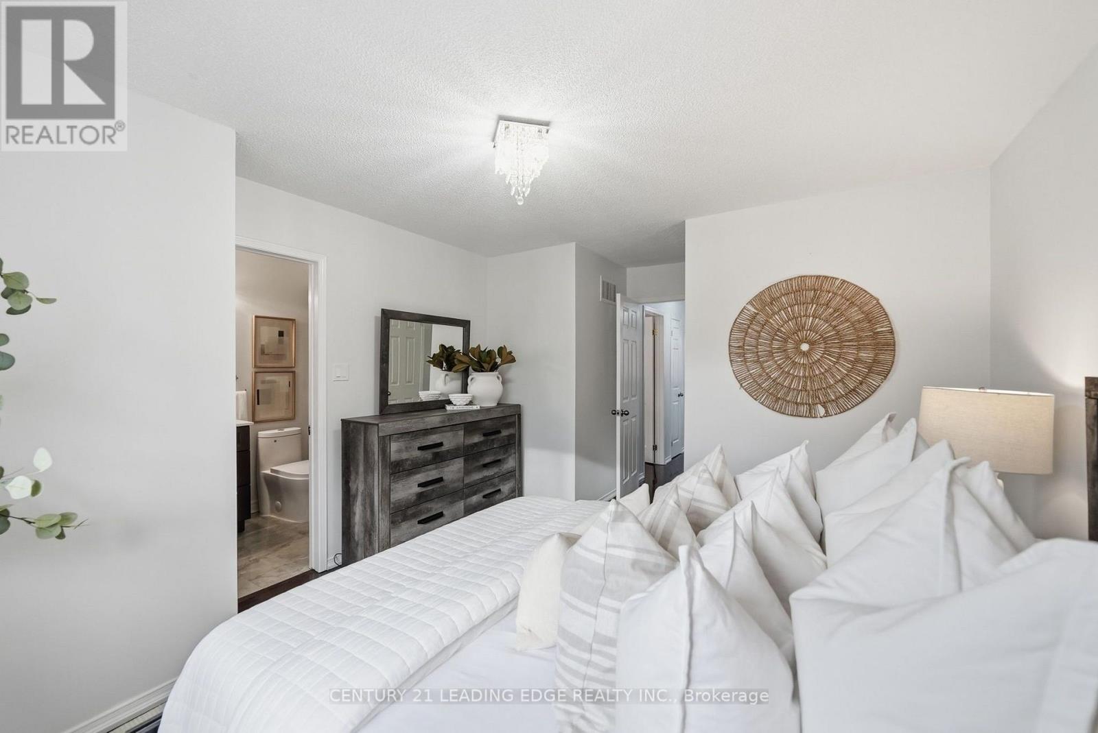 1732 Silver Maple Drive, Pickering, ON photo 32