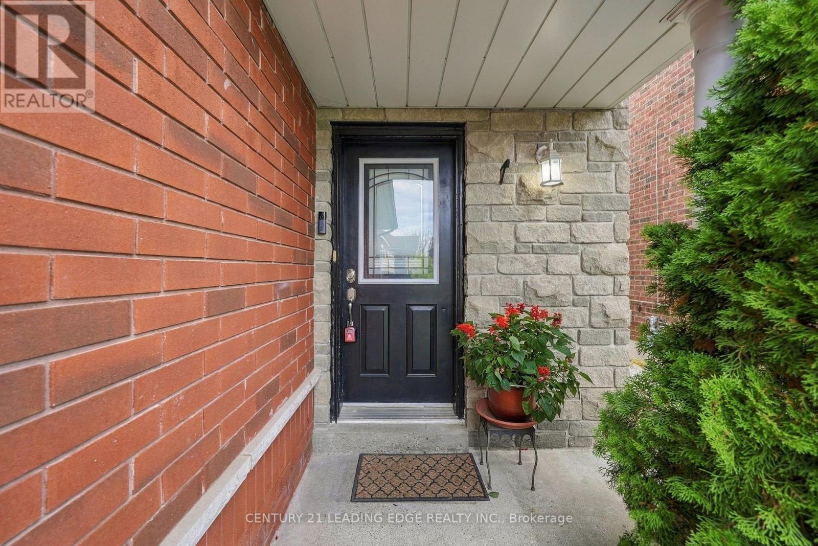 1732 Silver Maple Drive, Pickering, ON photo 7