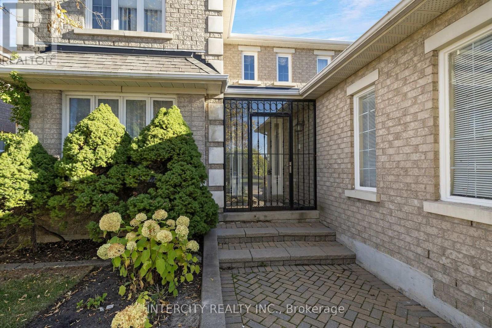 35 Avro Road, Vaughan, ON photo 3