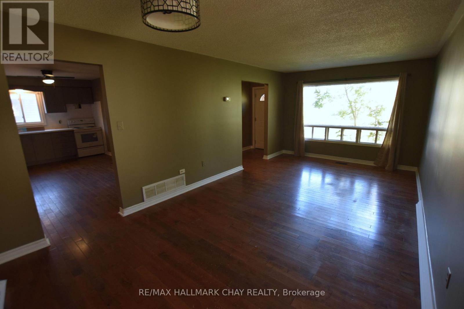 Upper-19 Broadfoot Road, Barrie photo 8