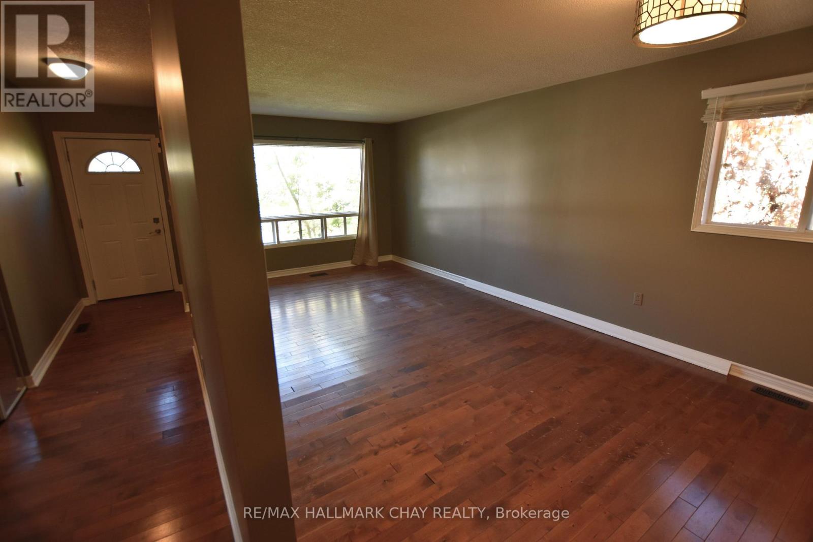 Upper-19 Broadfoot Road, Barrie photo 9