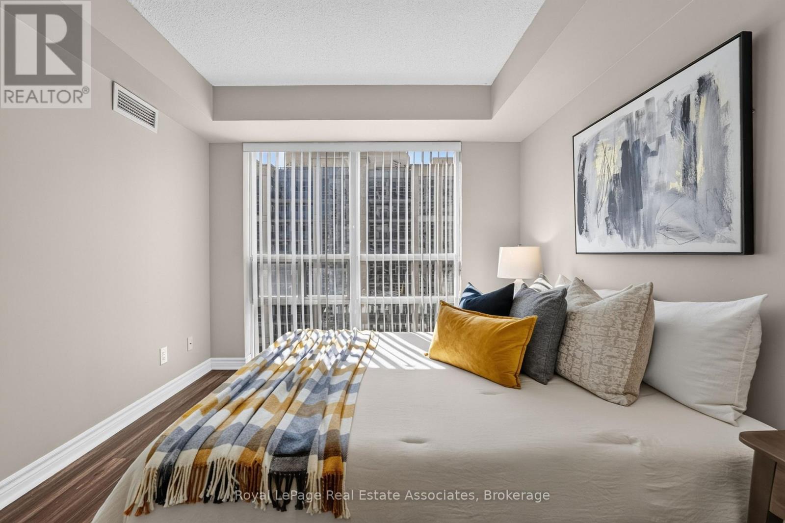1804- 5 Michael Power Place, Toronto, ON photo 16