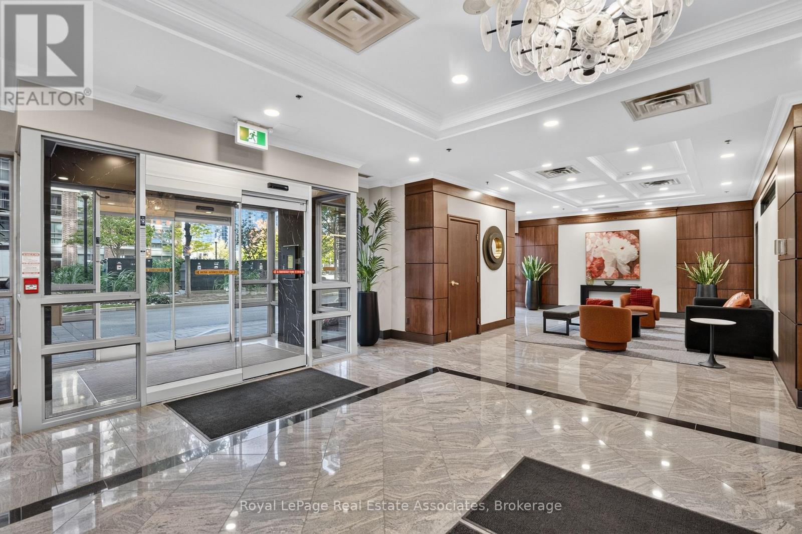 1804- 5 Michael Power Place, Toronto, ON photo 35