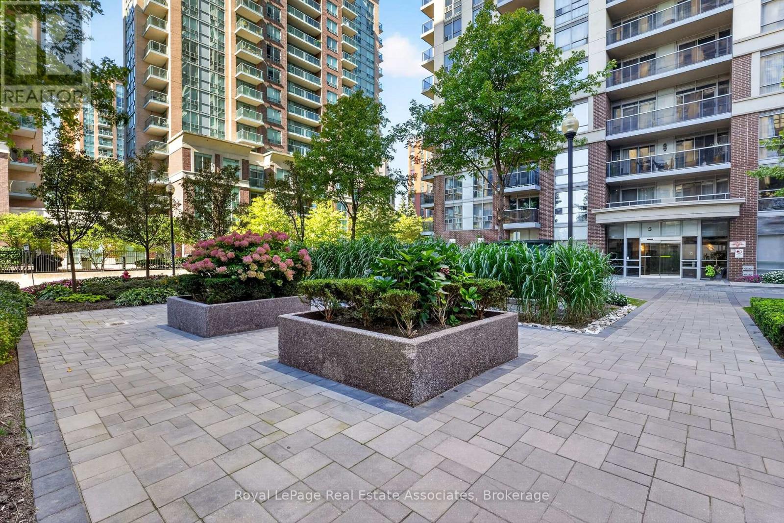 1804- 5 Michael Power Place, Toronto, ON photo 37