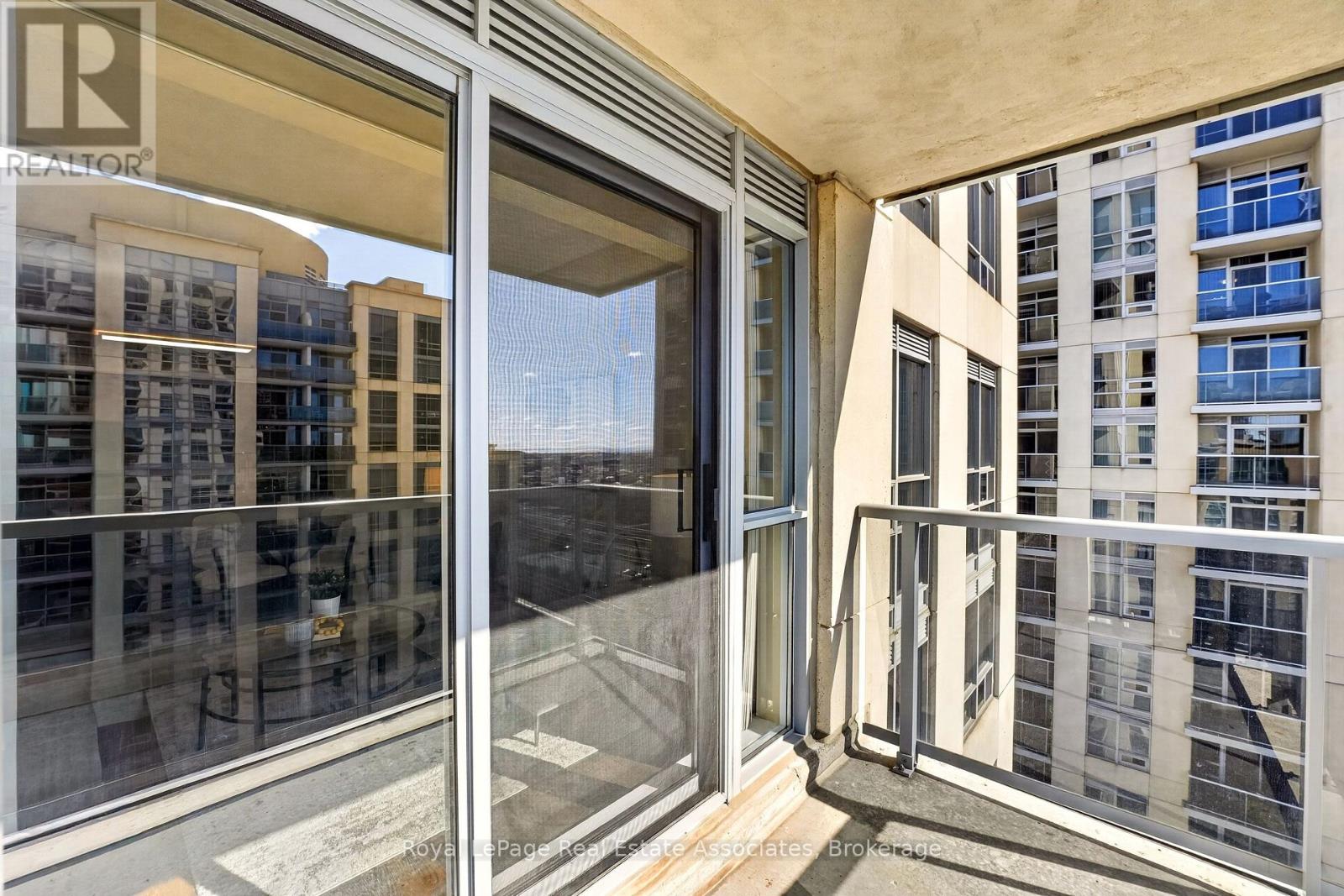 1804- 5 Michael Power Place, Toronto, ON photo 38