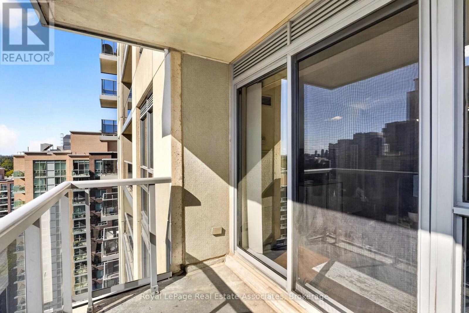 1804- 5 Michael Power Place, Toronto, ON photo 39