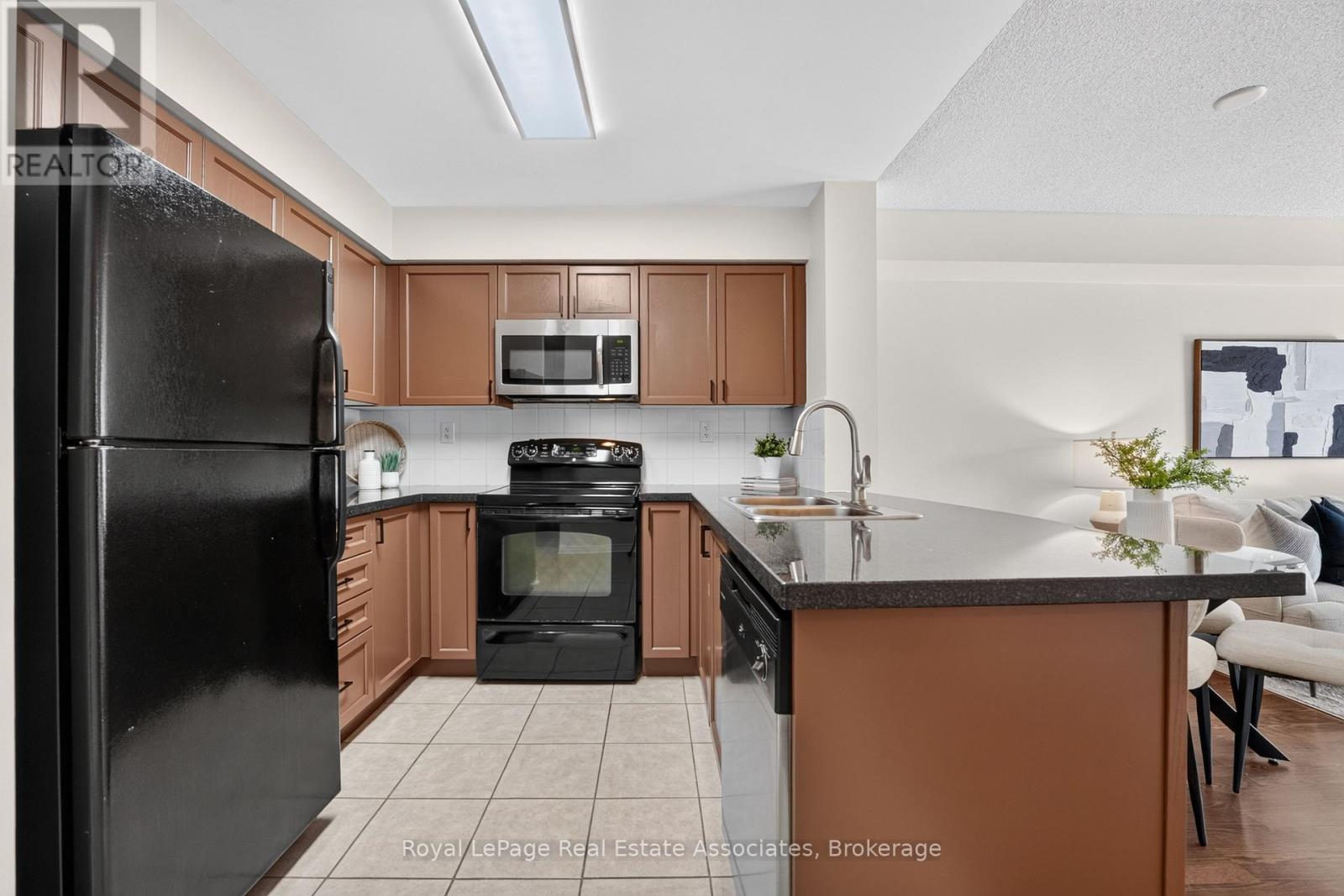 1804- 5 Michael Power Place, Toronto, ON photo 5