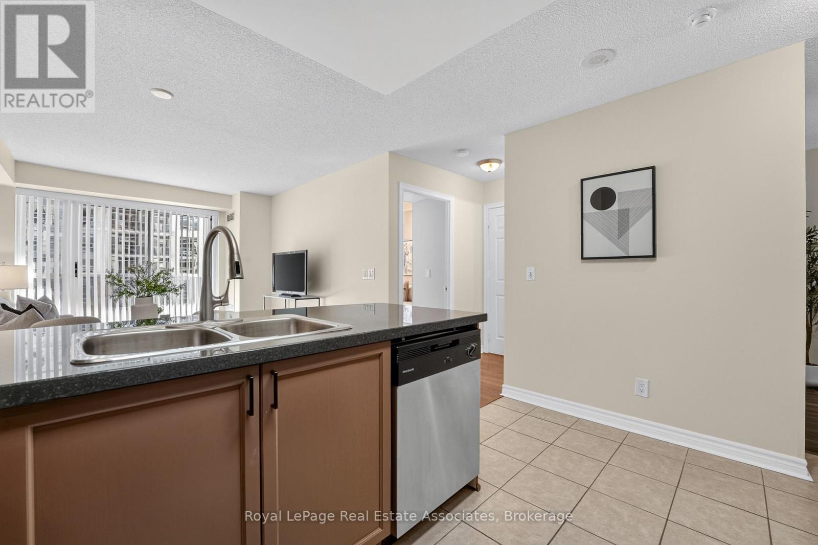 1804- 5 Michael Power Place, Toronto, ON photo 7