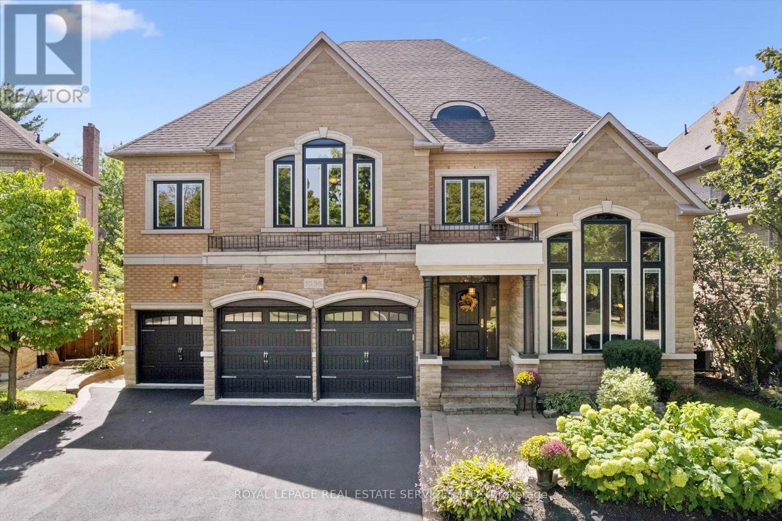 1036 Valley Crest Circle, Oakville, ON photo 1