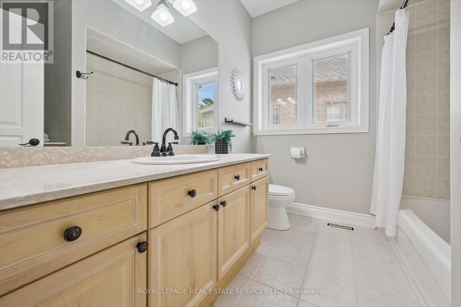 1036 Valley Crest Circle, Oakville, ON photo 22