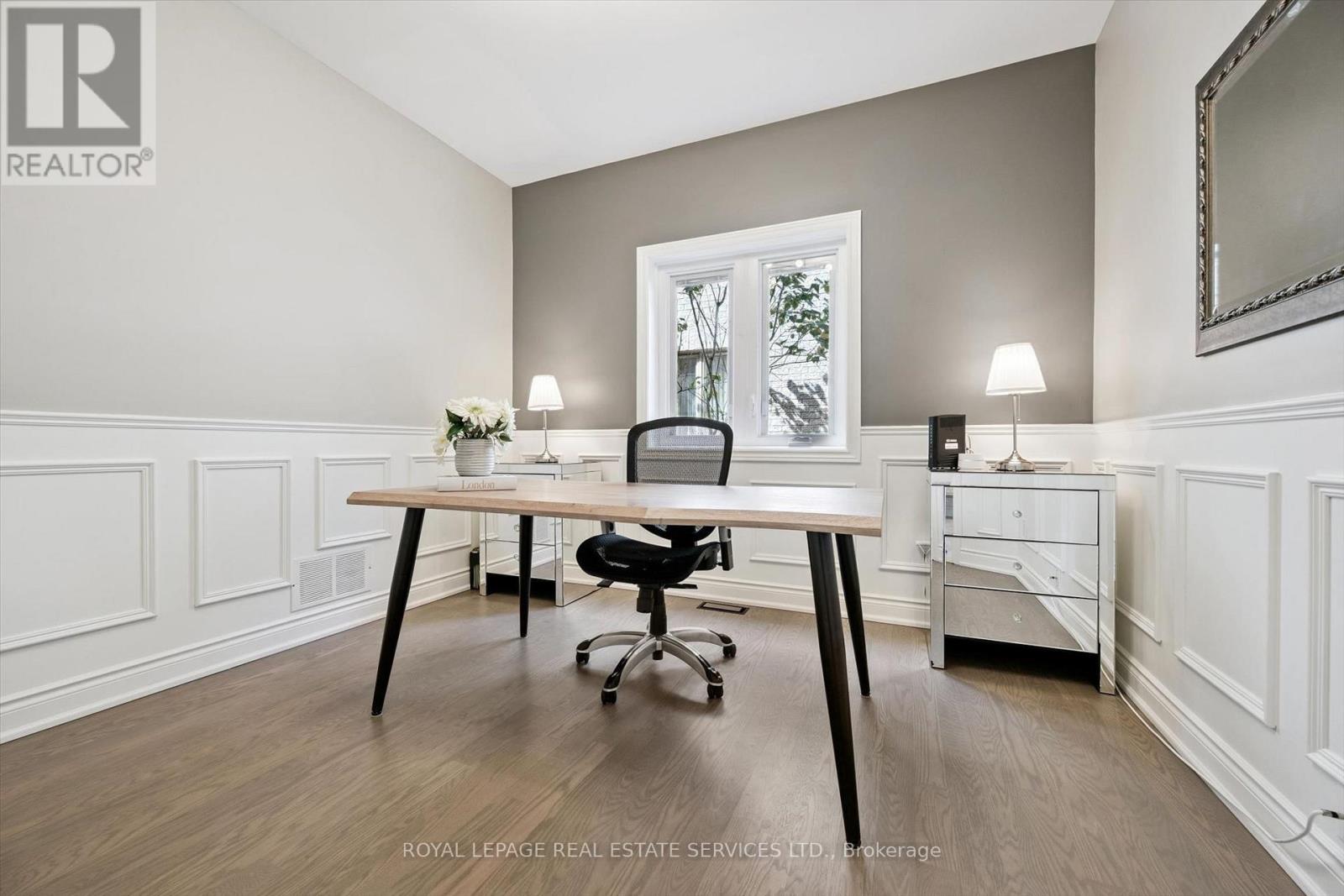 1036 Valley Crest Circle, Oakville, ON photo 3