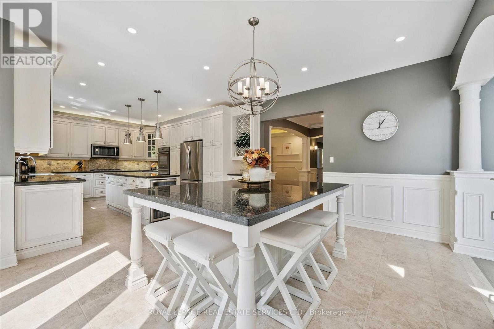 1036 Valley Crest Circle, Oakville, ON photo 6