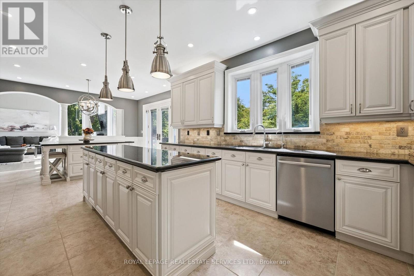 1036 Valley Crest Circle, Oakville, ON photo 7