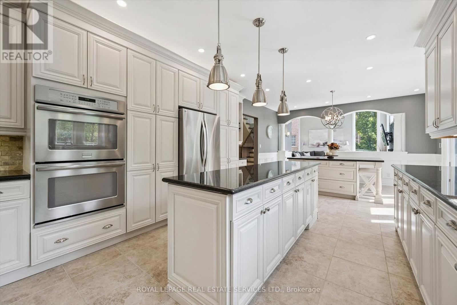 1036 Valley Crest Circle, Oakville, ON photo 8