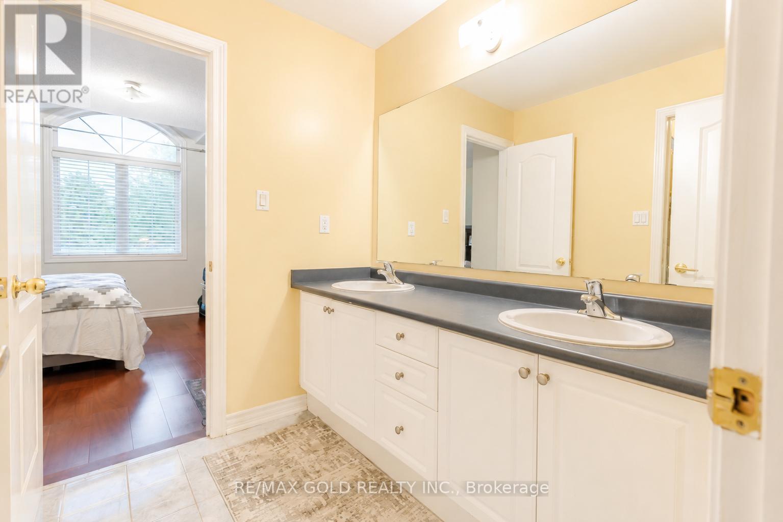 12 Highvalley Circle, Brampton, ON photo 11