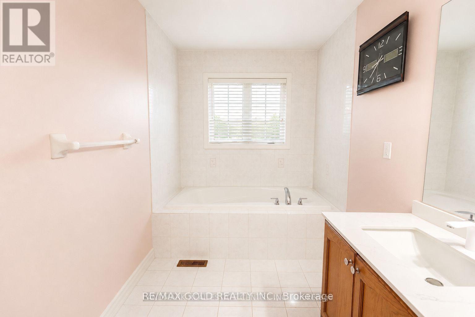 12 Highvalley Circle, Brampton, ON photo 17