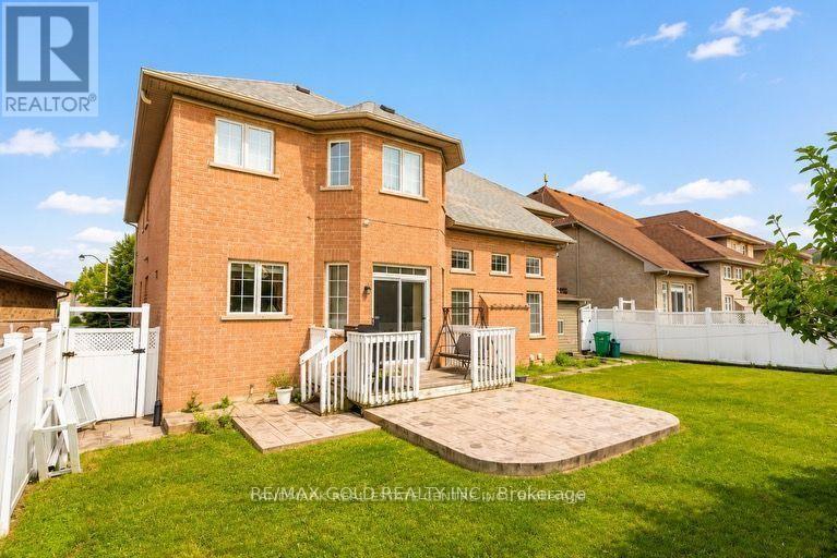 12 Highvalley Circle, Brampton, ON photo 18