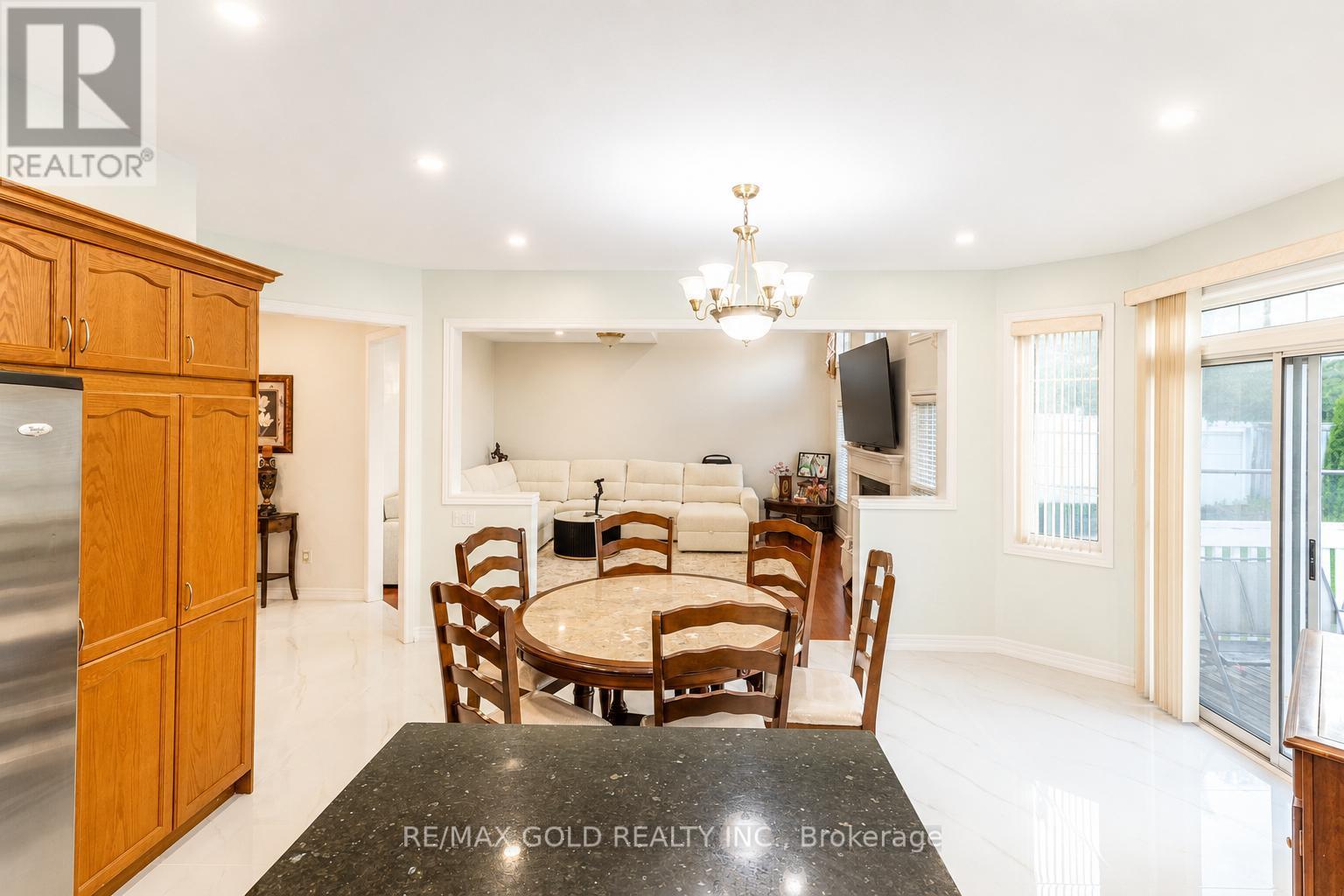 12 Highvalley Circle, Brampton, ON photo 9