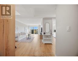 Foyer - 701 - 10 Old York Mills Road, Toronto, ON M2P2G9 Photo 7