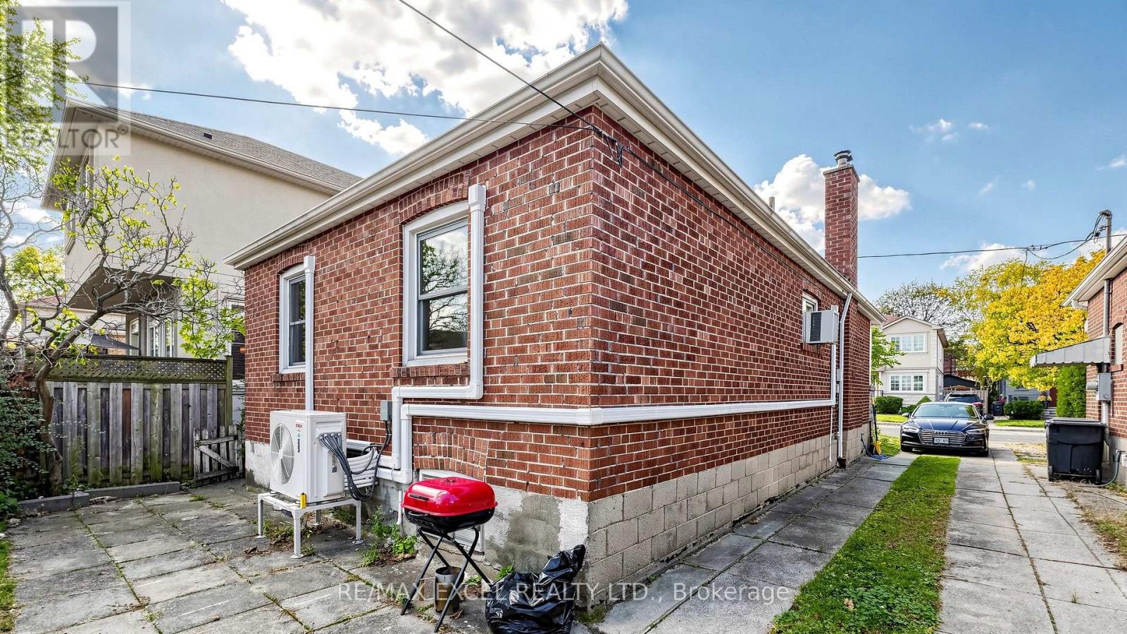11 HUTTON AVENUE - 45