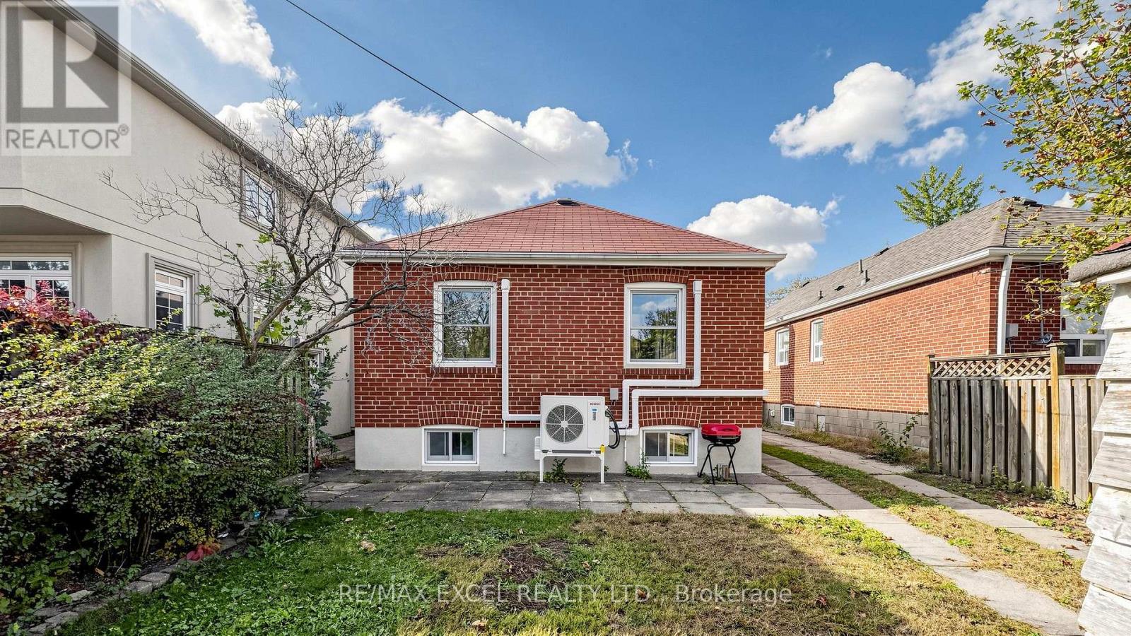 11 HUTTON AVENUE - 44