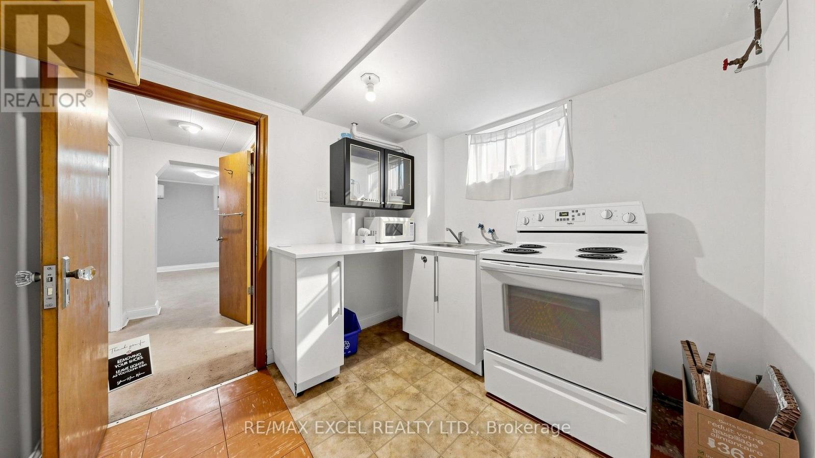 11 HUTTON AVENUE - 34