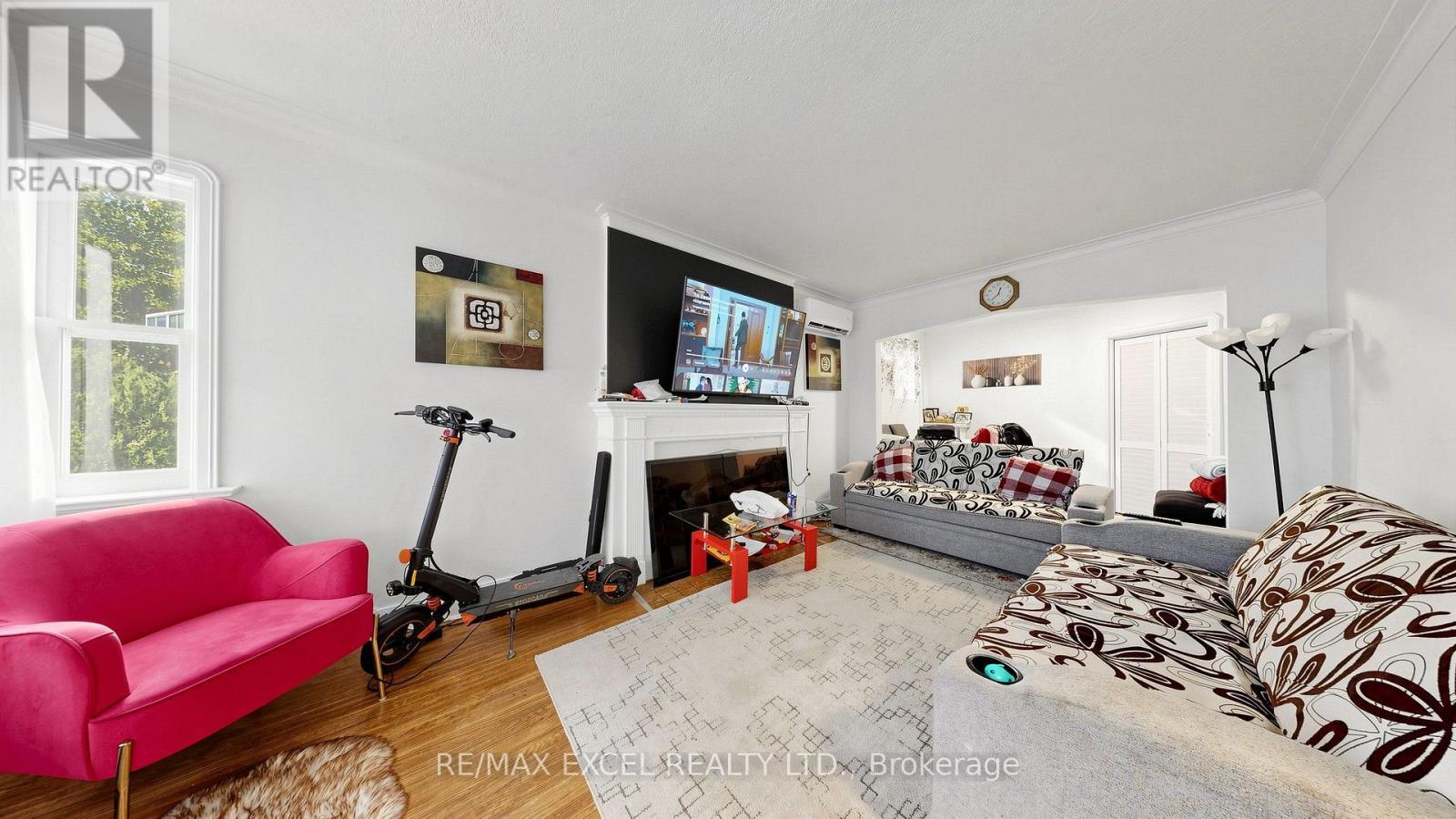 11 HUTTON AVENUE - 8