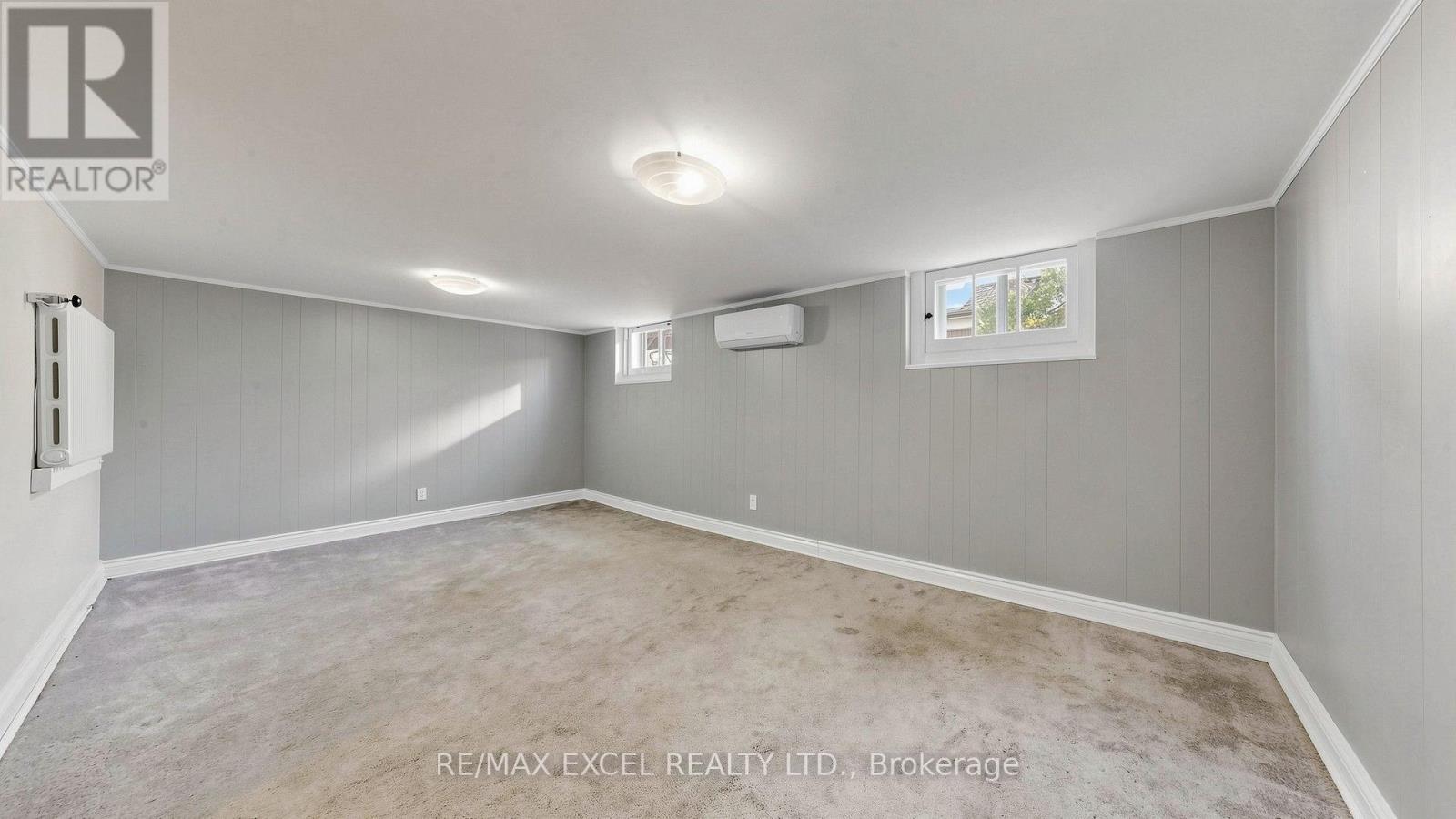 11 HUTTON AVENUE - 32