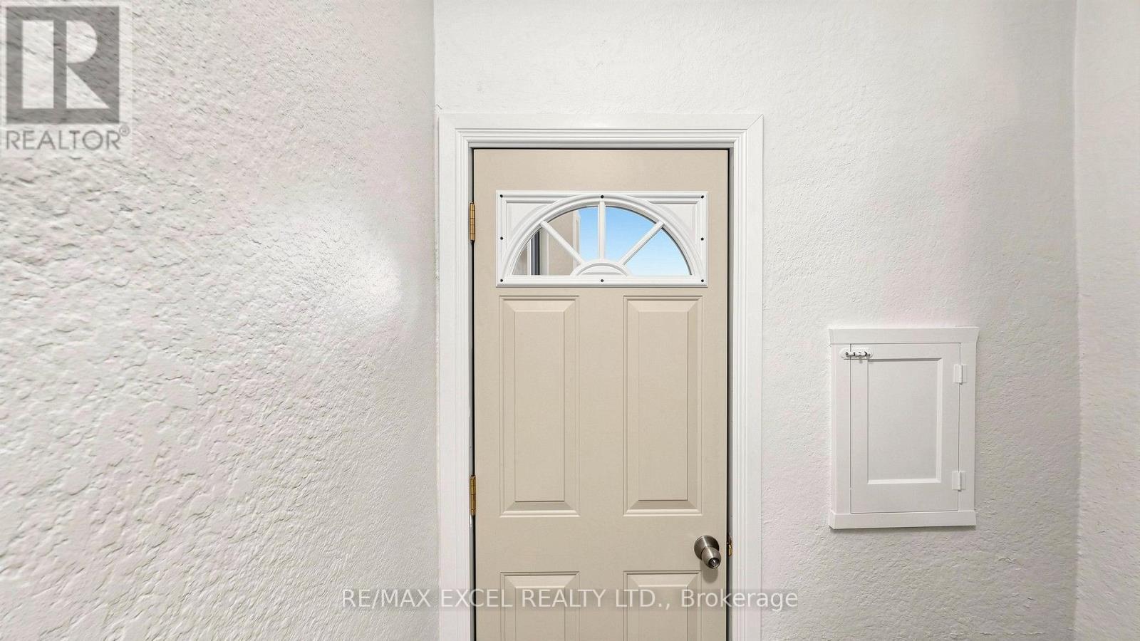 11 HUTTON AVENUE - 27