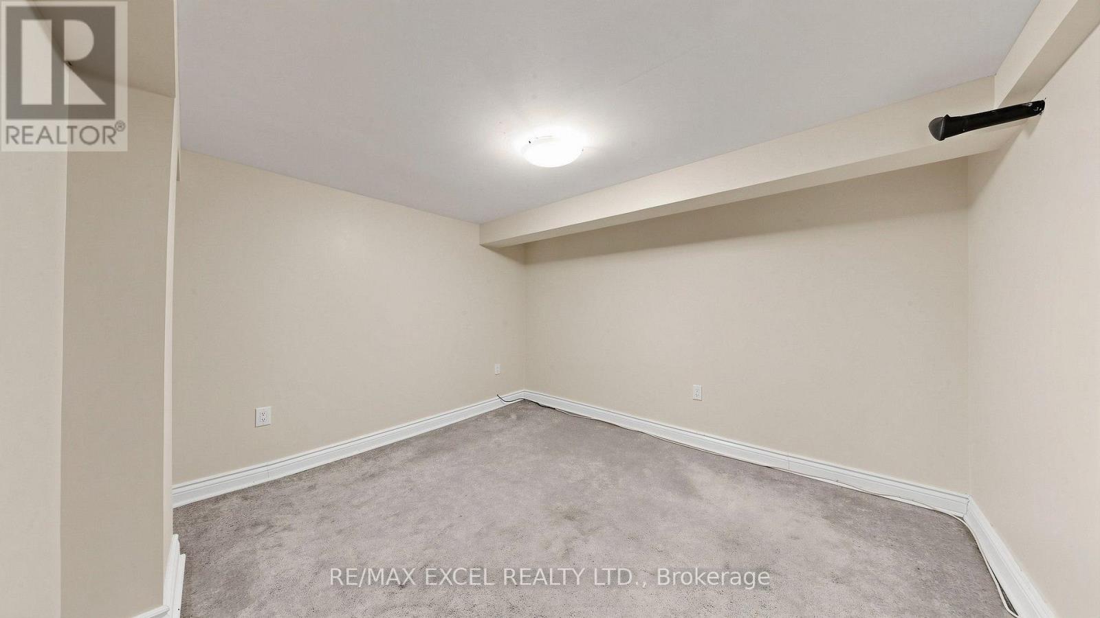 11 HUTTON AVENUE - 37