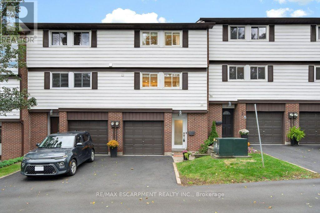 7 BRIAR Lane, Hamilton, ON