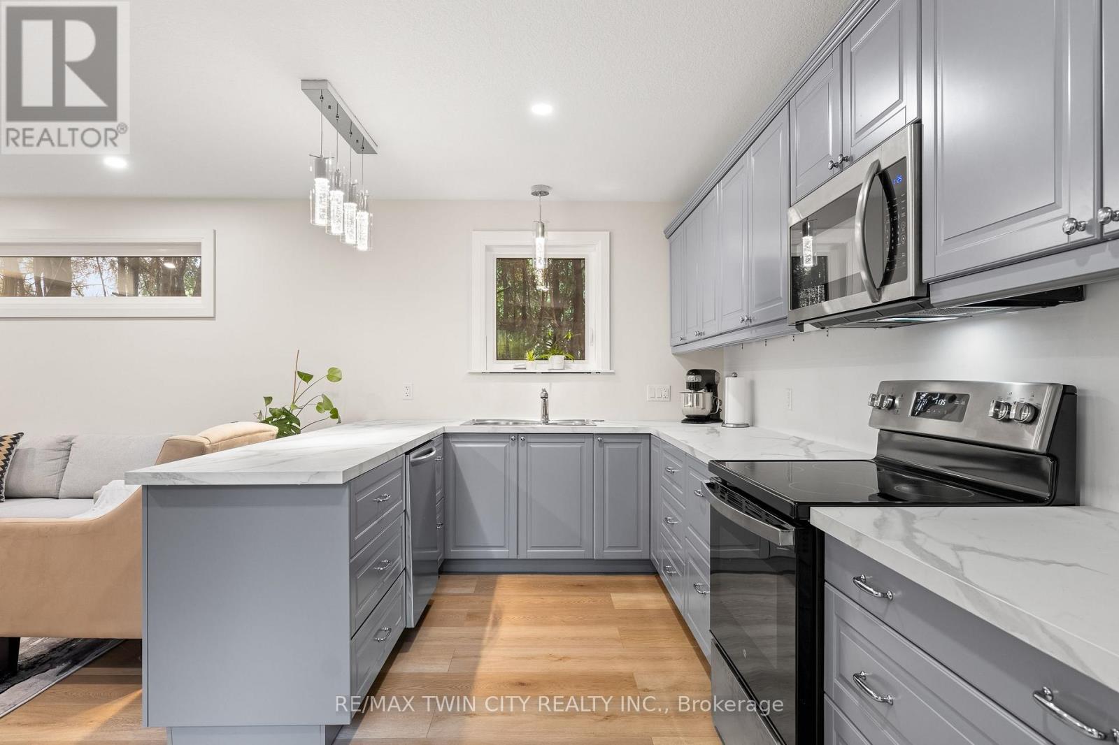 98 Wallace Drive, Cambridge, ON photo 32