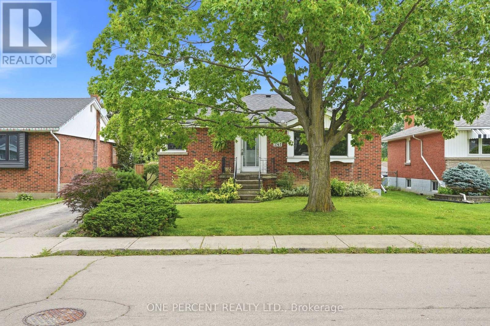241 East 44th Street, Hamilton, ON photo 3