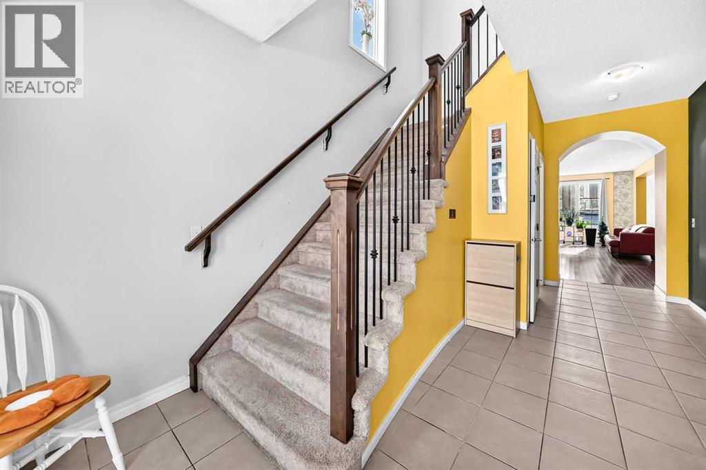 138 Windwood Grove SW photo 3