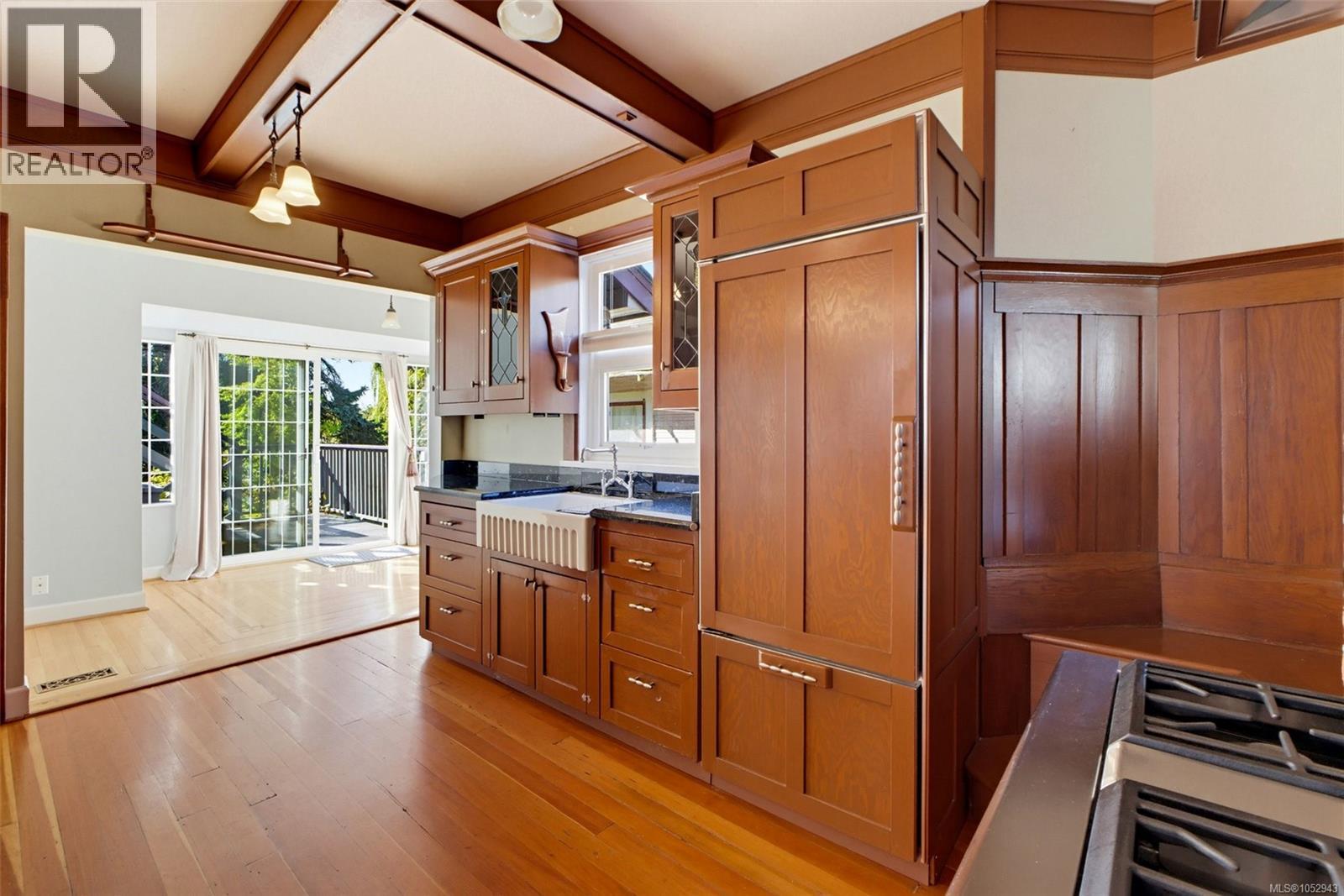 1271 McKenzie St, Victoria - Image 1