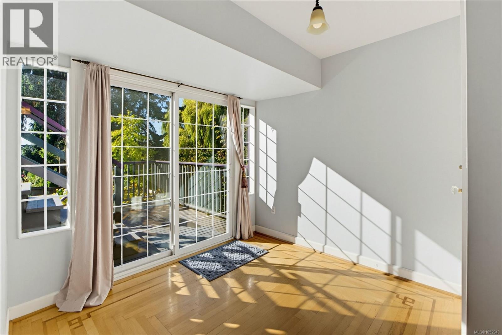 1271 McKenzie St, Victoria - Image 1