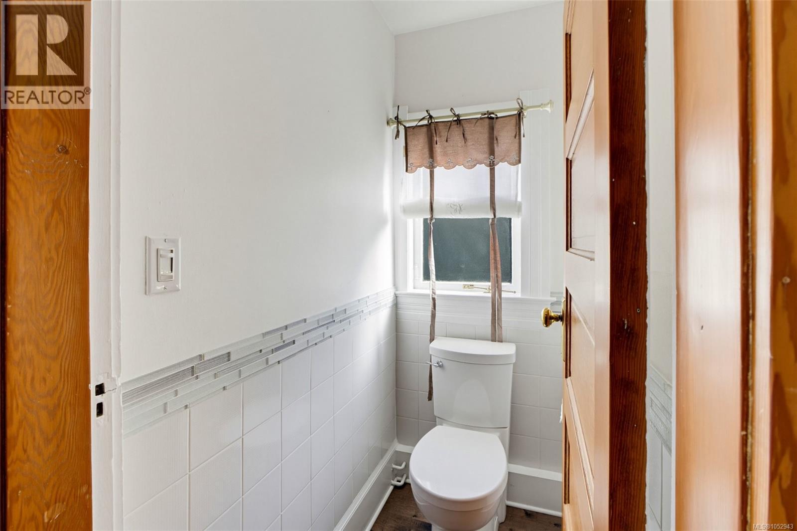 1271 McKenzie St, Victoria - Image 1
