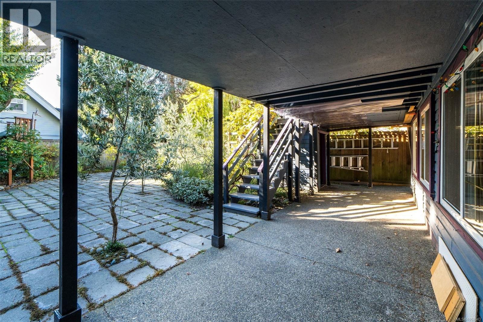1271 McKenzie St, Victoria - Image 1