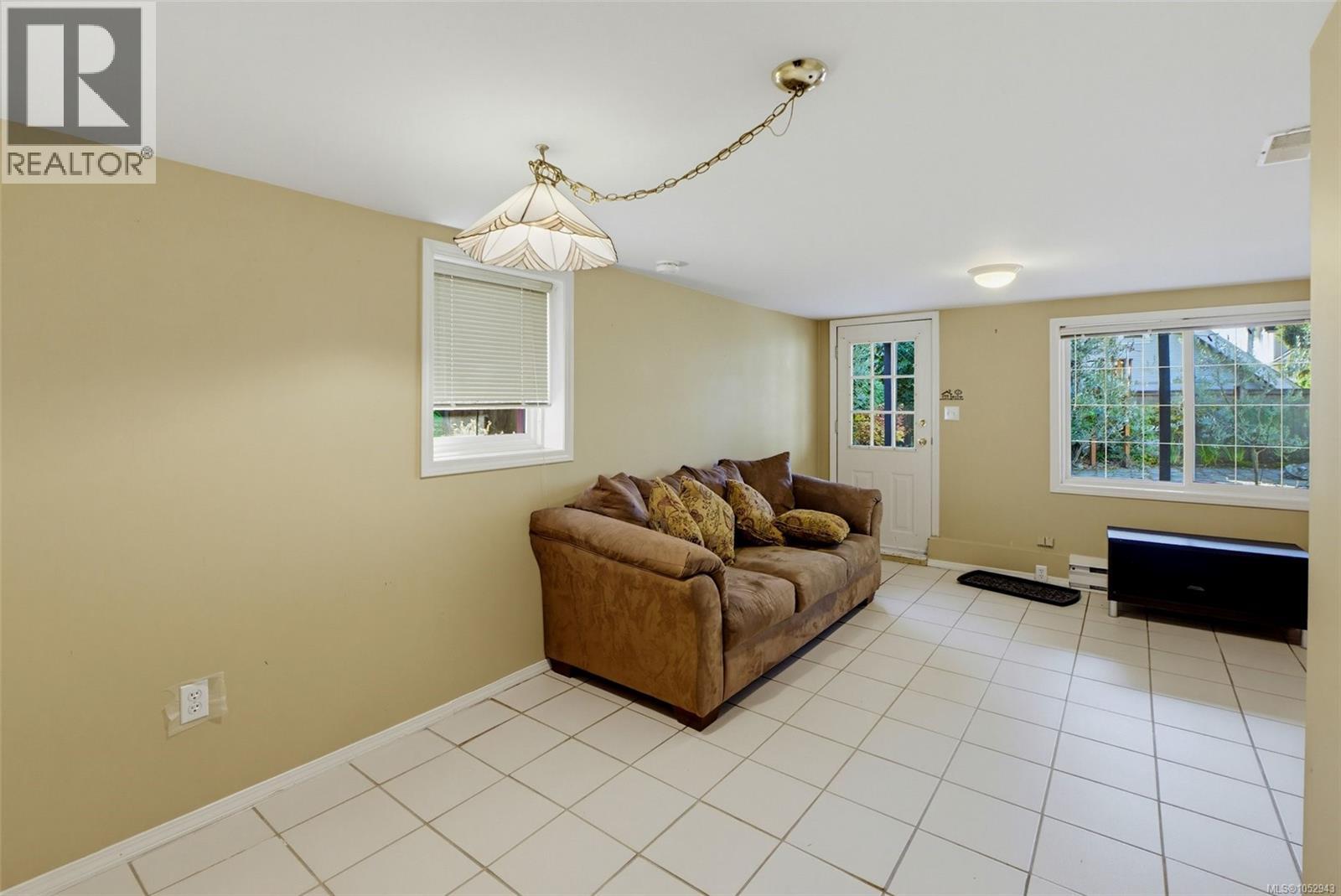 1271 McKenzie St, Victoria - Image 1