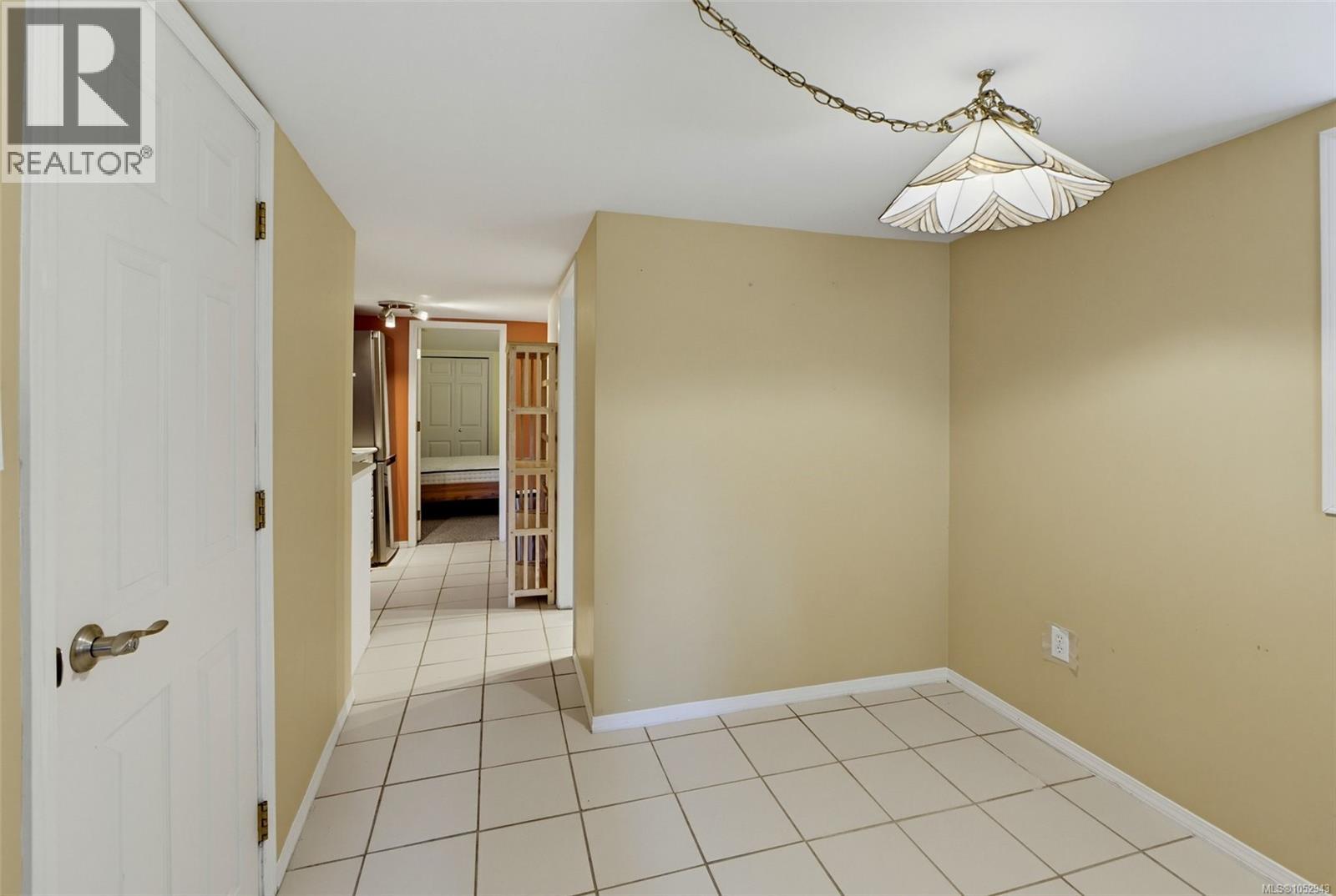 1271 McKenzie St, Victoria - Image 1