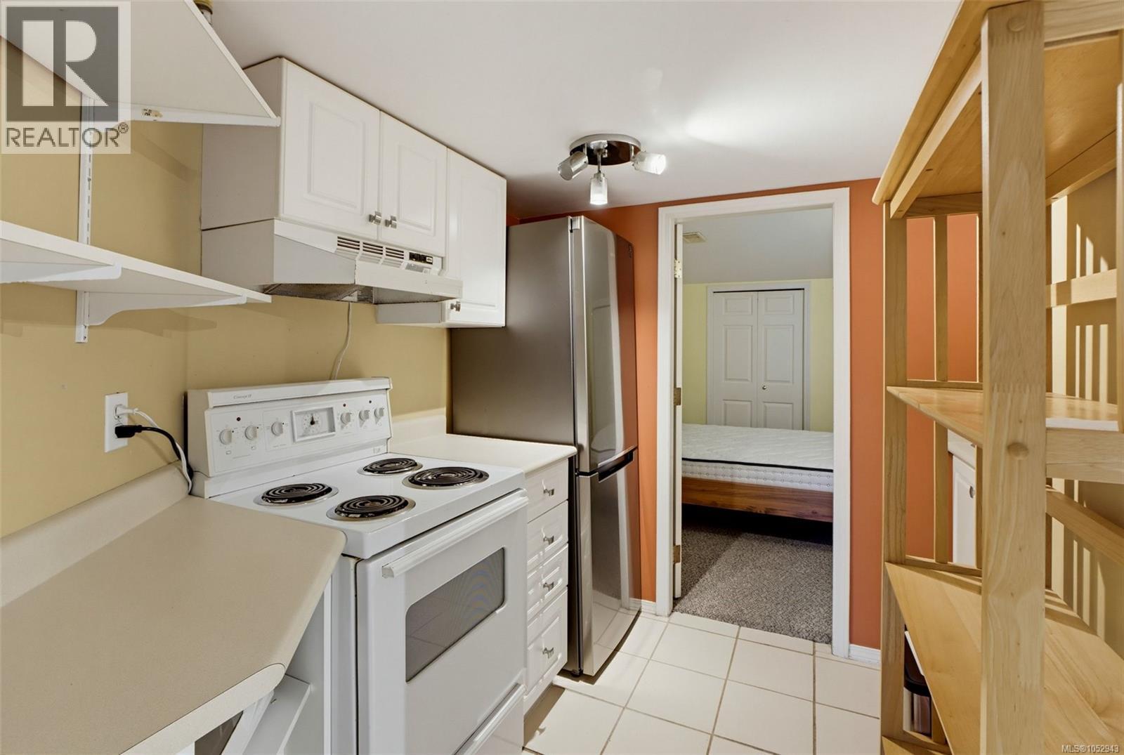 1271 McKenzie St, Victoria - Image 1